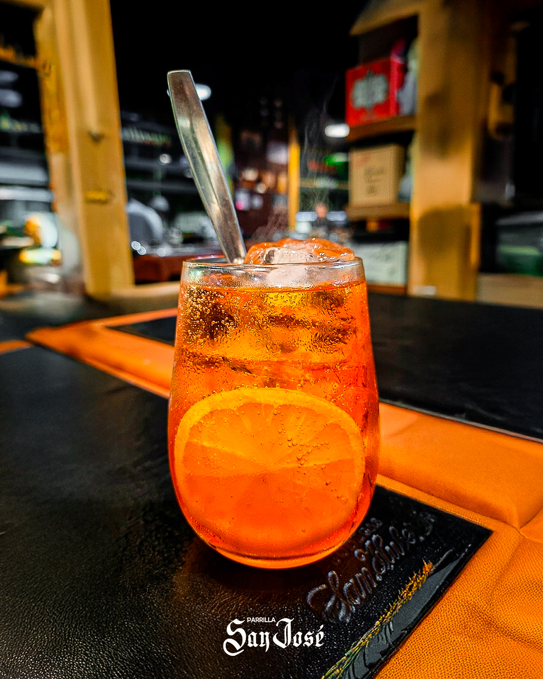 Aperitivo bien frío en la barra